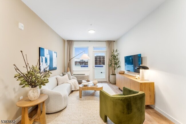 Building Photo - 431 Dr Martin Luther King Jr Blvd