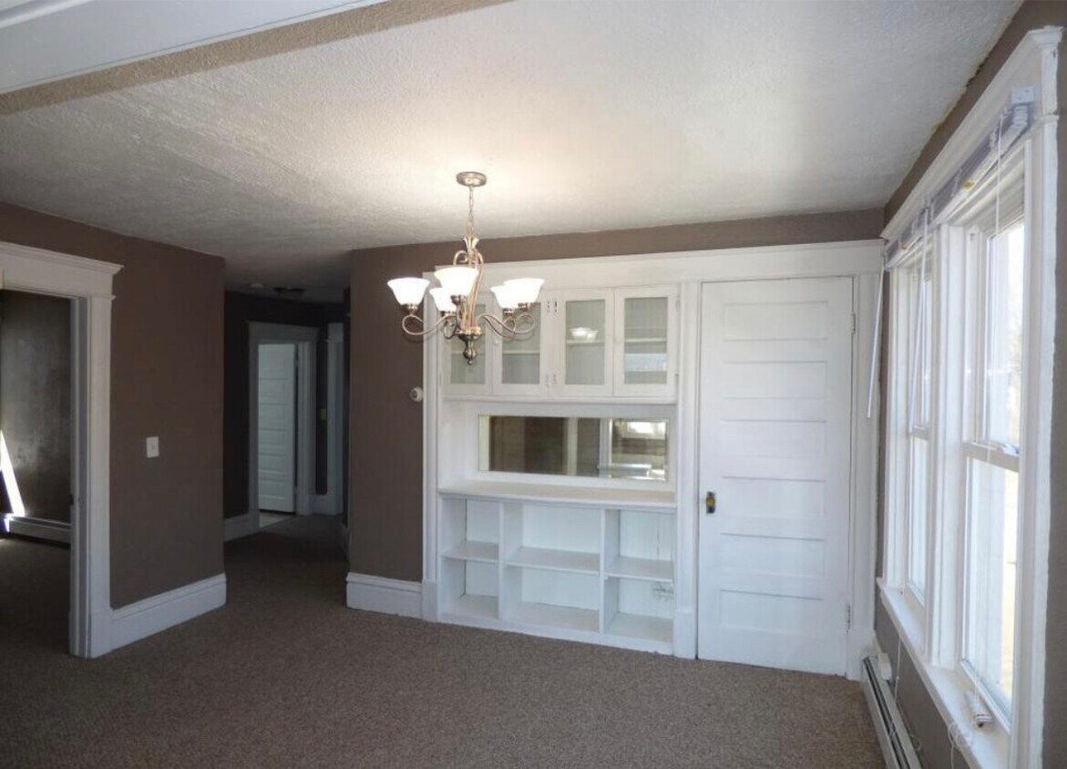 915 Saint Anthony Ave Unit 2, Saint Paul, MN 55104 Apartments at 915