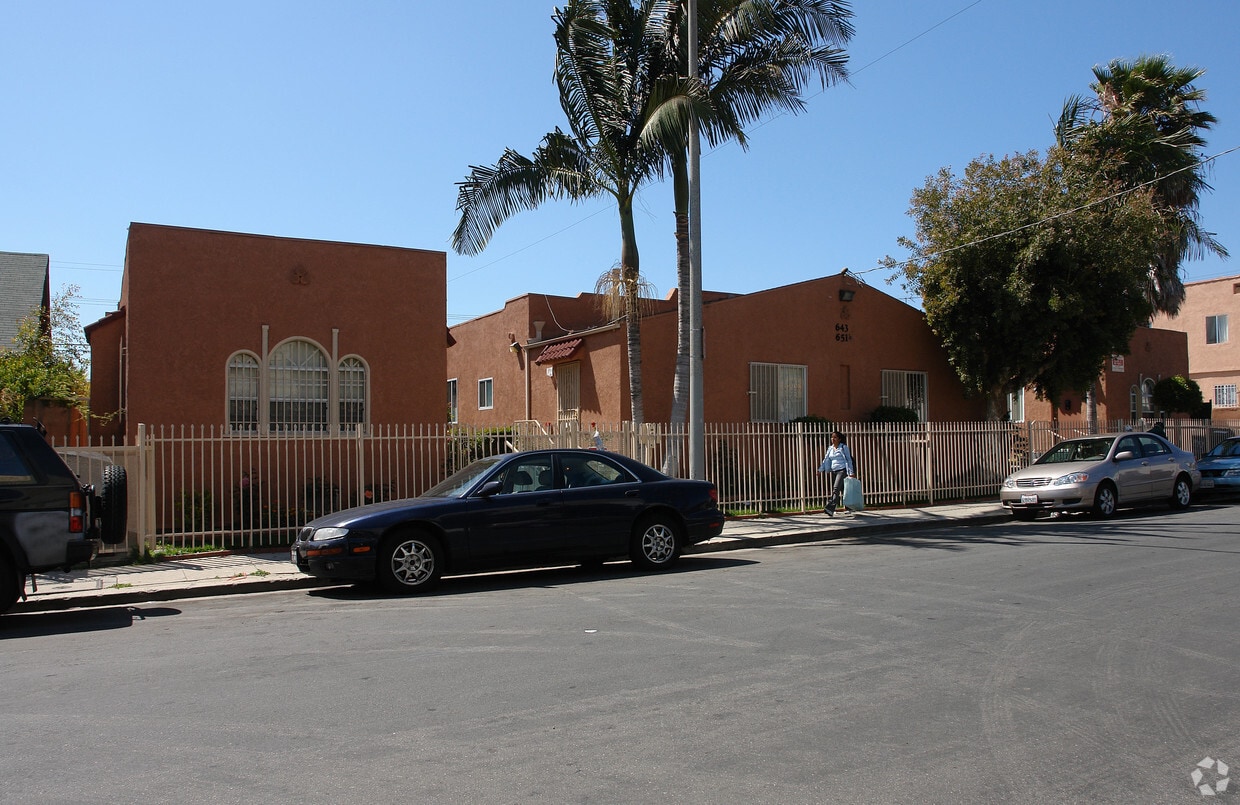 Primary Photo - 643-651 N Kingsley Dr