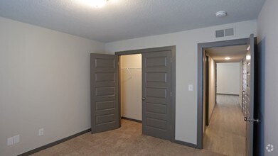 Carlson Guest Bedroom 1 - AVIA