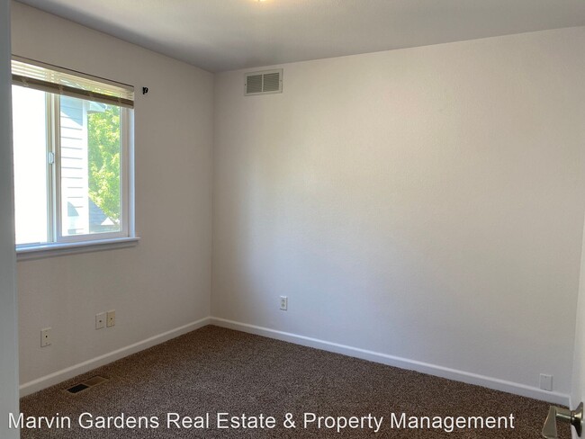 Building Photo - 5 br, 4 bath House - 1418 Red Mountain Dr.