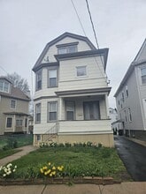 Building Photo - 46 Olive St