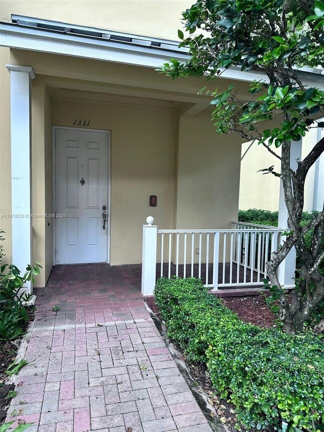 Building Photo - 1331 SW 3rd Ct