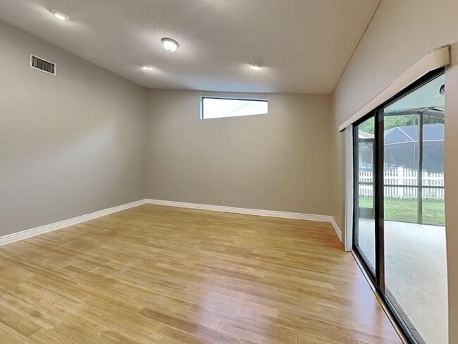 Foto del edificio - 22335 Martella Ave