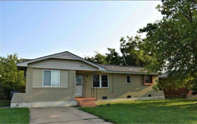 Building Photo - 4903 NW Lindy Ave