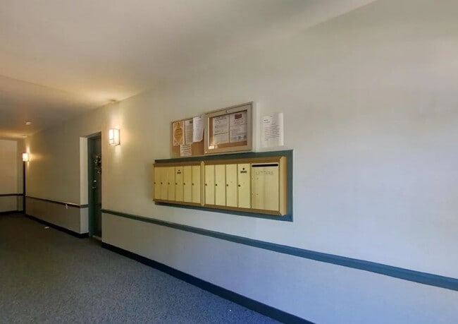 Building Photo - 5821 Rexford Dr