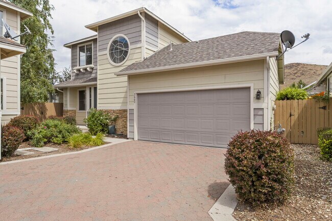 Building Photo - 3660 Heron's Landing Dr