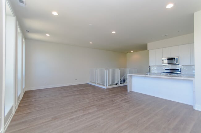 Building Photo - 2812 N Mildred Ave