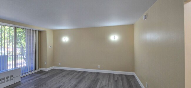 Building Photo - Elegant Renovated Studio with Juliet Balco...
