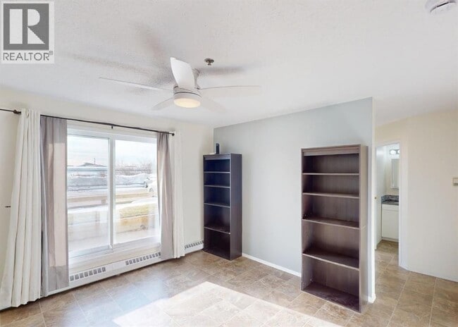 Building Photo - 10405-10499 99 St