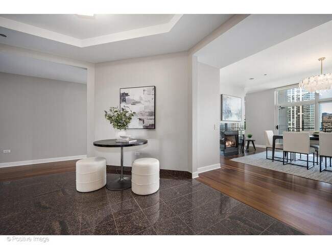 Foto del edificio - 415 E North Water St