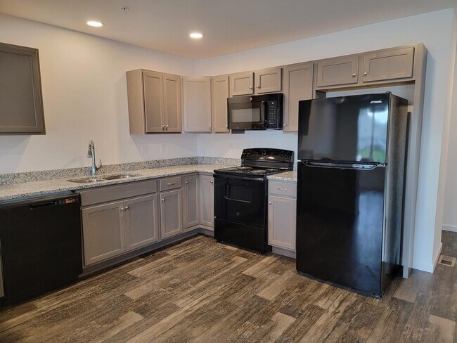 Building Photo - 151 Robert Cir