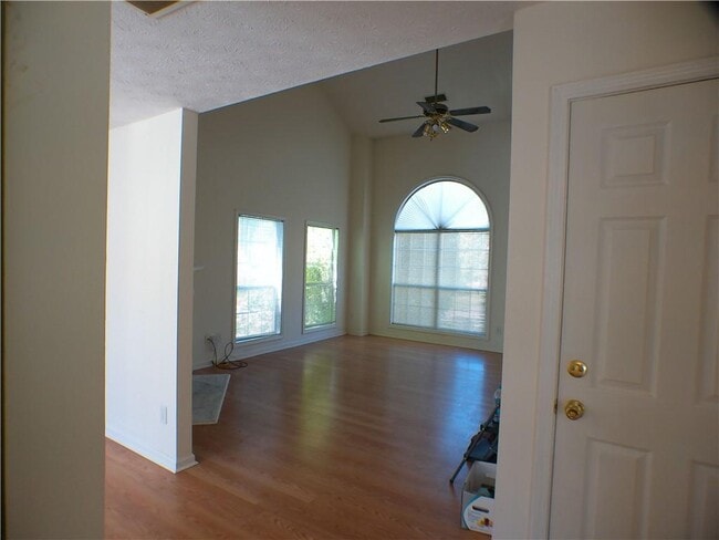 Building Photo - 4220 Wildridge Dr