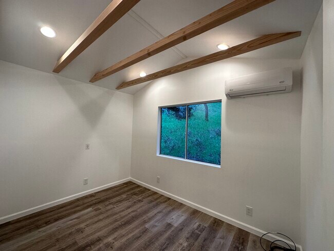 Building Photo - 6321 Parkhill Rd