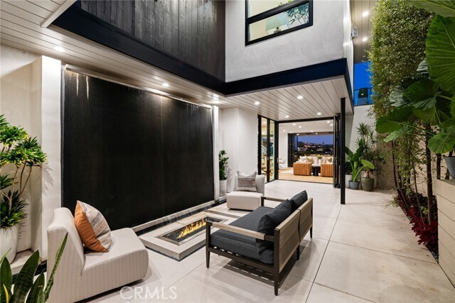 Foto del edificio - 504 Hazel Dr