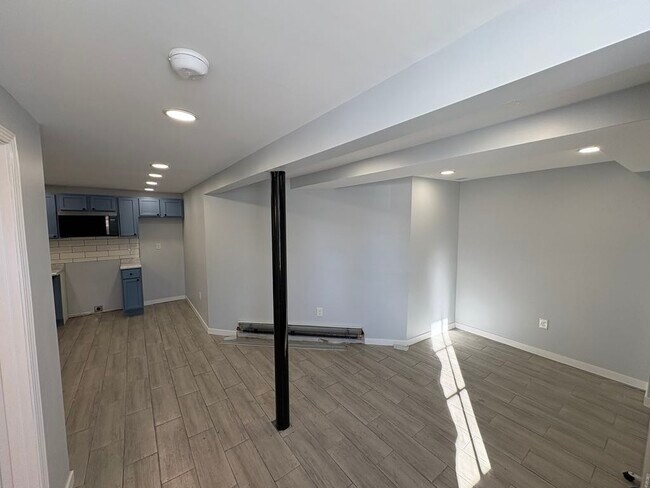 Foto del edificio - 1187 Simmons Ave