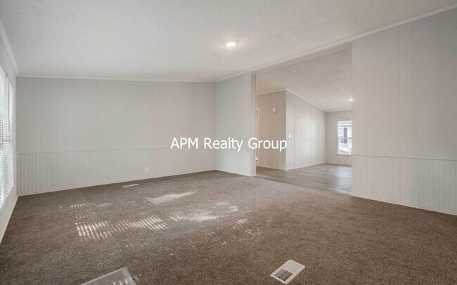 Foto del edificio - Spacious 4 Bedroom