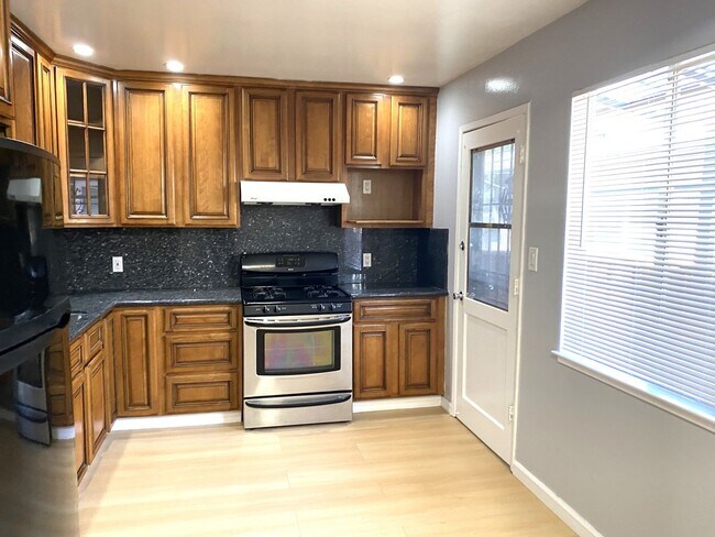 Foto del edificio - 2941-2945 Carmel St
