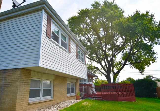 Building Photo - 7 E Pickwick Rd