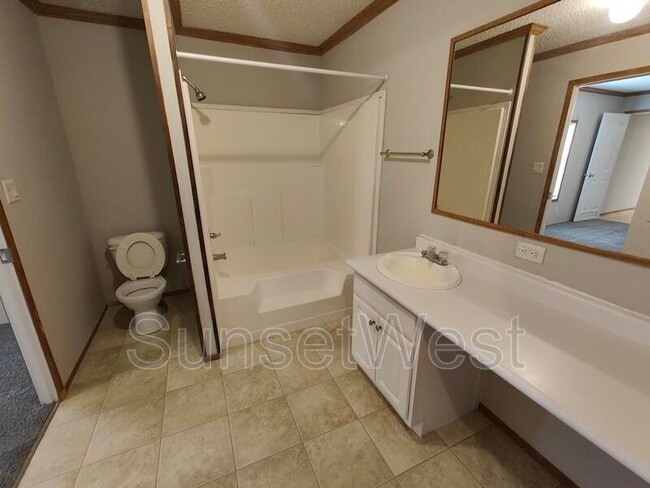 Building Photo - 613 Sunshine Dr