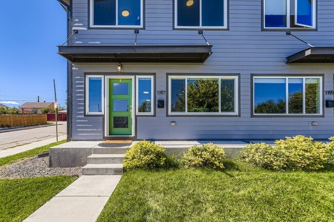 Front entrance & porch - 1197 S Mariposa St House