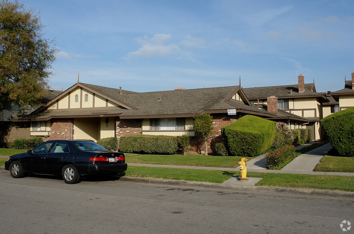 Primary Photo - 1683 W Cindy Ln