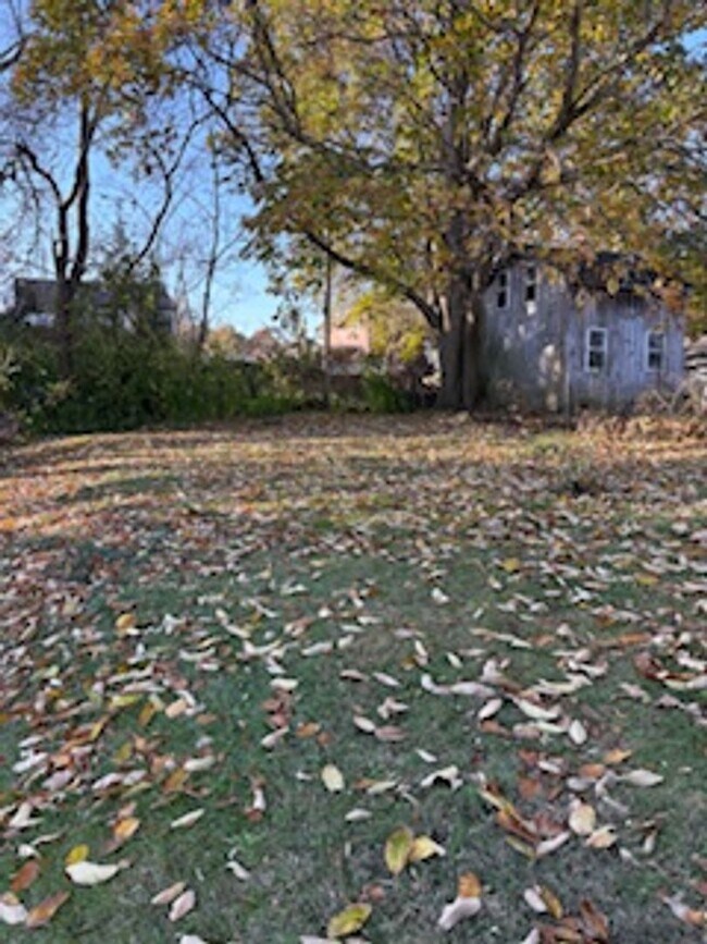 Building Photo - 2 Bedroom 1 Bathroom Home Available Now