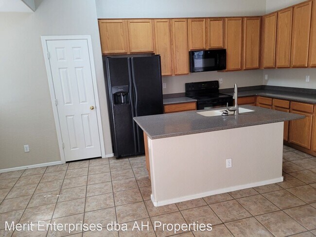 Foto del edificio - 3 br, 2 bath House - 10933 W MINNEZONA AVE