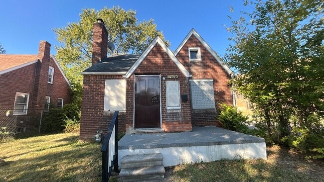 Building Photo - 14975 Hubbell Ave