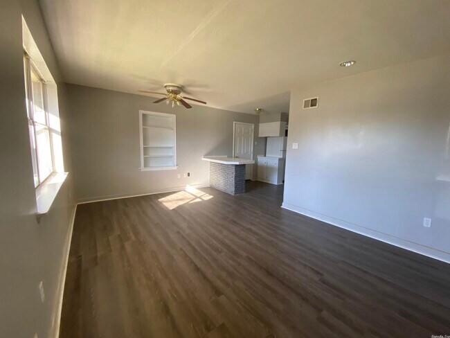 Building Photo - 131 Farmere Cir