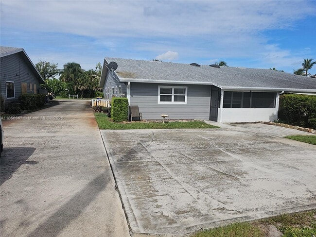 Building Photo - 9079 SE Hobe Ridge Ave