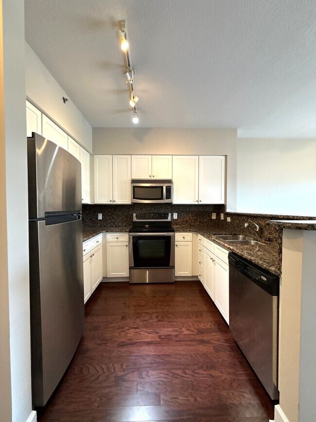 Foto del edificio - Great Dilworth condo!