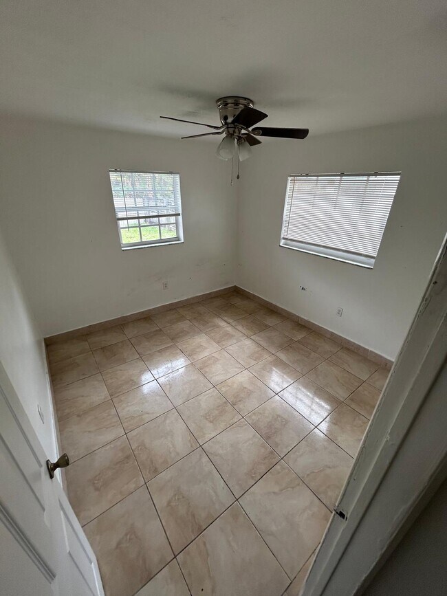 Building Photo - 1907 SW 99th Ter