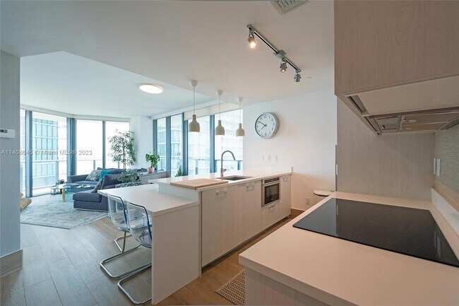 Foto del edificio - 501 NE 31st St