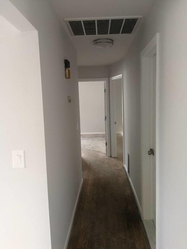 Building Photo - 367 Bradley Ave