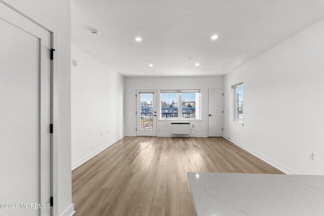 Building Photo - 180 Morris Ave