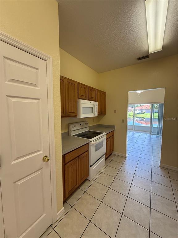 Foto del edificio - 2212 Garden Lake Dr