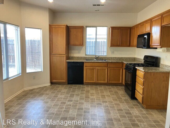 Building Photo - 4 br, 3.5 bath House - 1009 S. Green St.