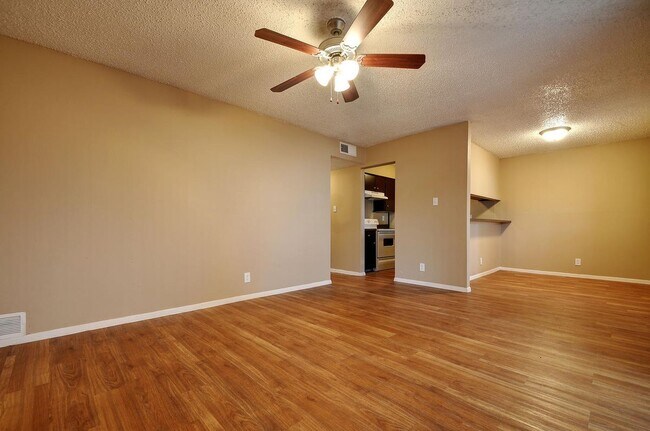 Foto del edificio - 2507 Burleson Rd