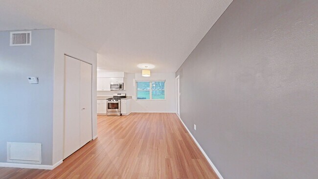 Foto del edificio - Charming 3-Bedroom Home for Rent in Winter...