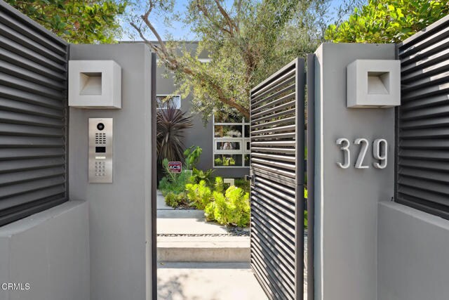 Foto del edificio - 329 Westbourne Dr