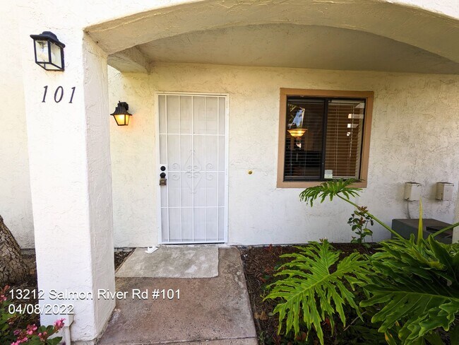 Building Photo - Beautiful Condo in Desirable Community of ...