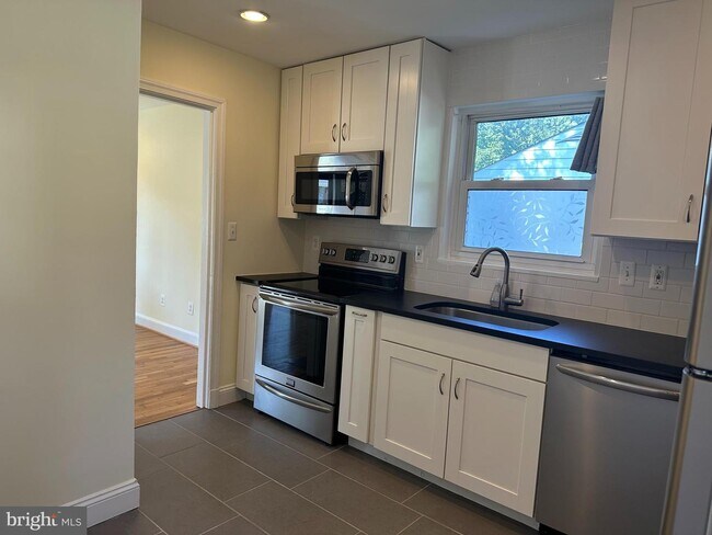 Foto del edificio - 4211 Brookfield Dr