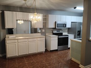 Building Photo - 2226 Huntingdon Dr