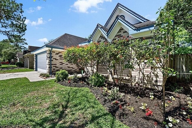 Building Photo - 1038 St John Dr