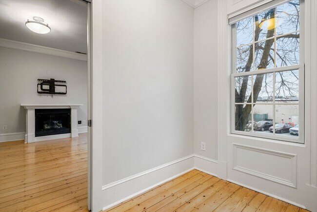 Foto del edificio - 703 E 4th St