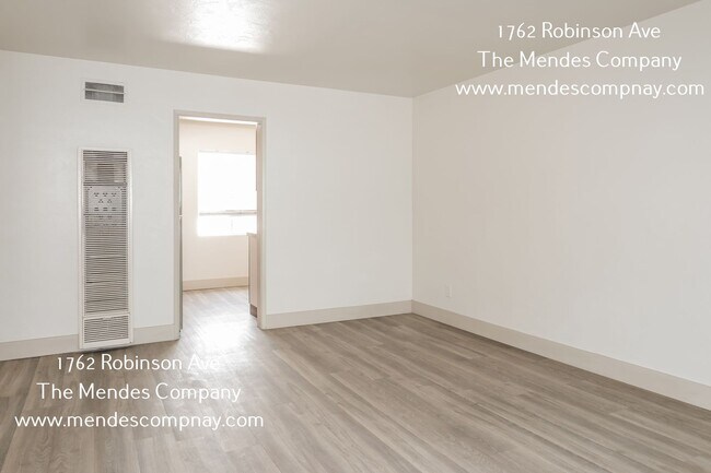 Foto del edificio - 1762 Robinson Ave