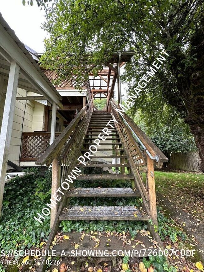 Building Photo - Updated 2 Bdr 1 bath Apt. Tacoma! Availabl...