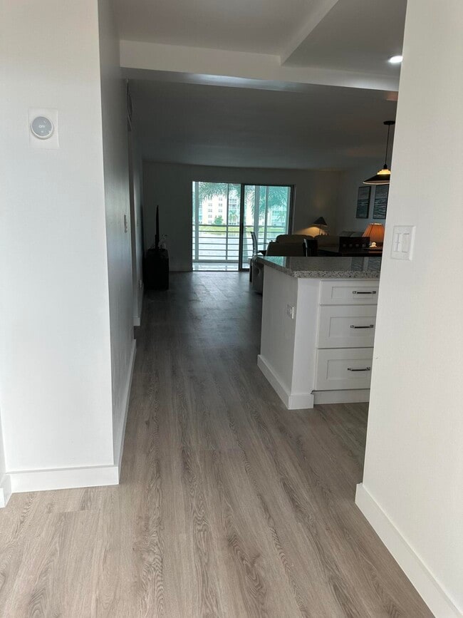 Building Photo - 141 SE 3rd Ave