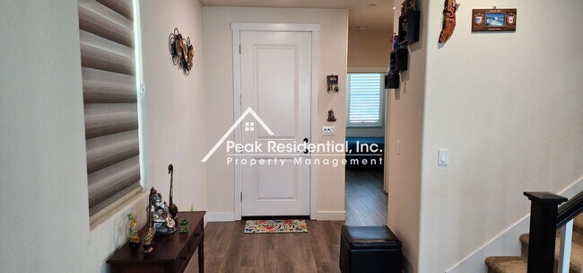 Foto del edificio - Beautiful Folsom 3bd/3ba Home with Loft an...